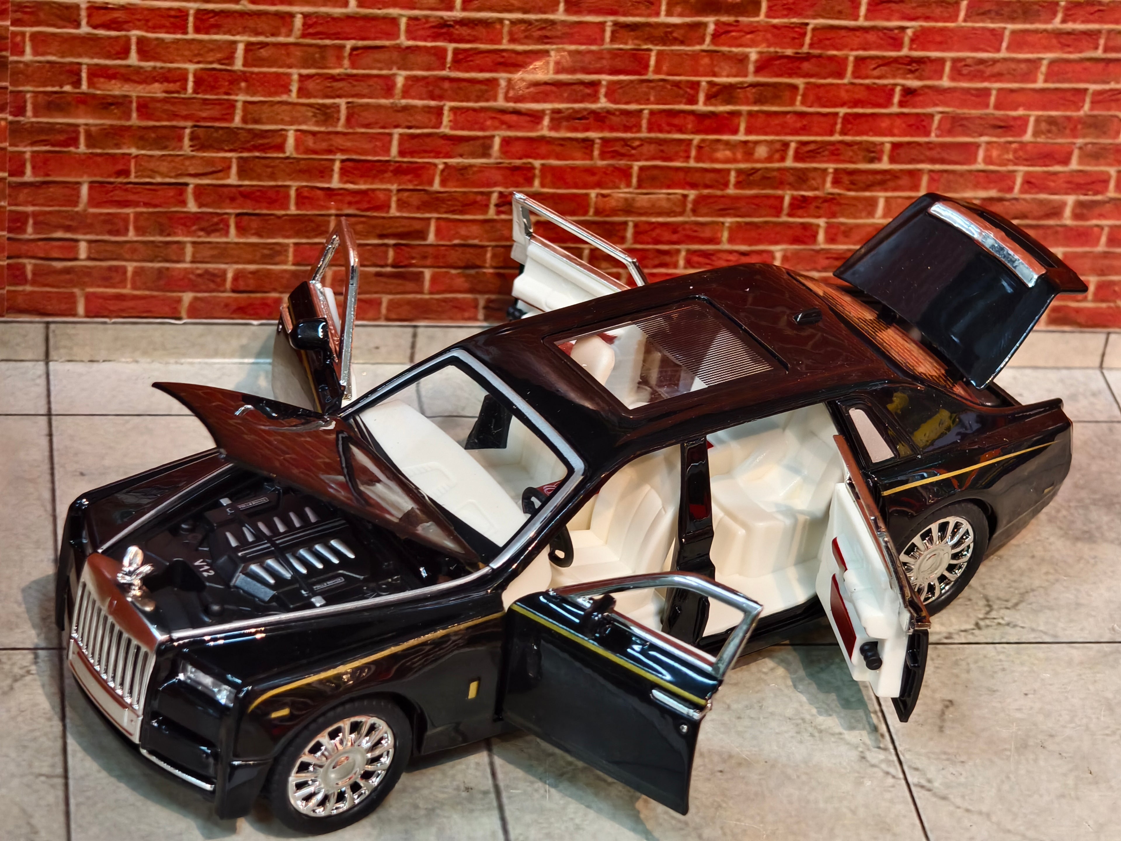 Rolls Royce Phantom VIII 1:32 Scale Premium Detailing