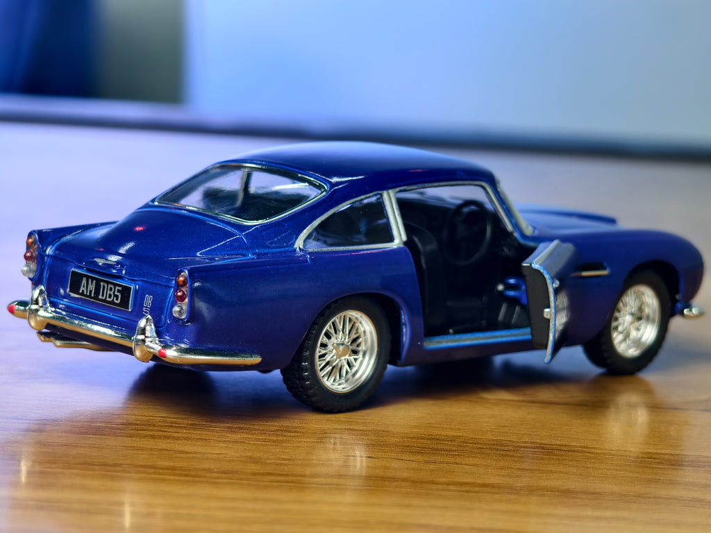 Kinsmart Official Licensed Aston Martin DB5 1:38 Scale Classic Car