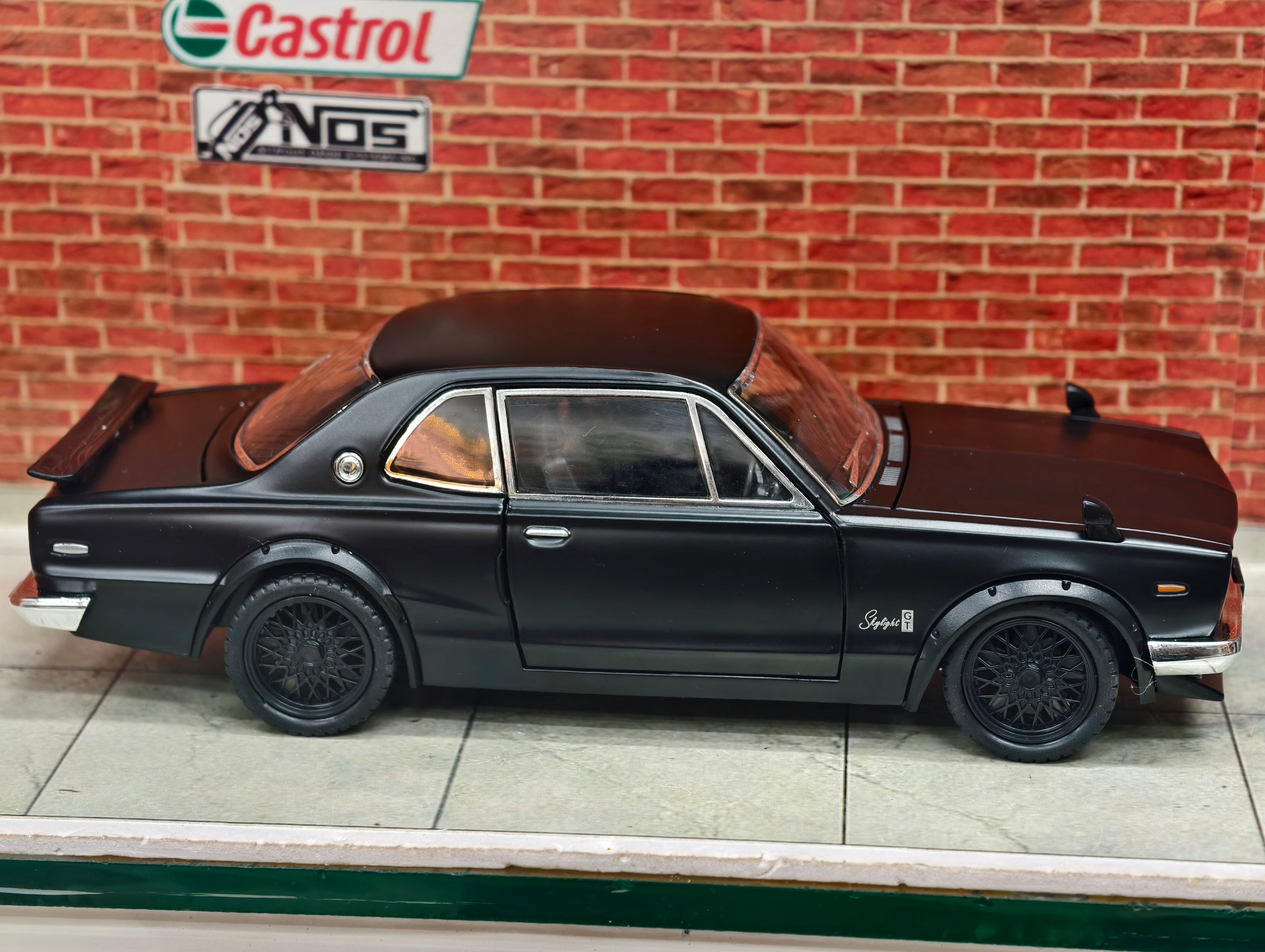 Nissan Skyline GT-R 1969 Model 1:22 Scale Premium Detailing