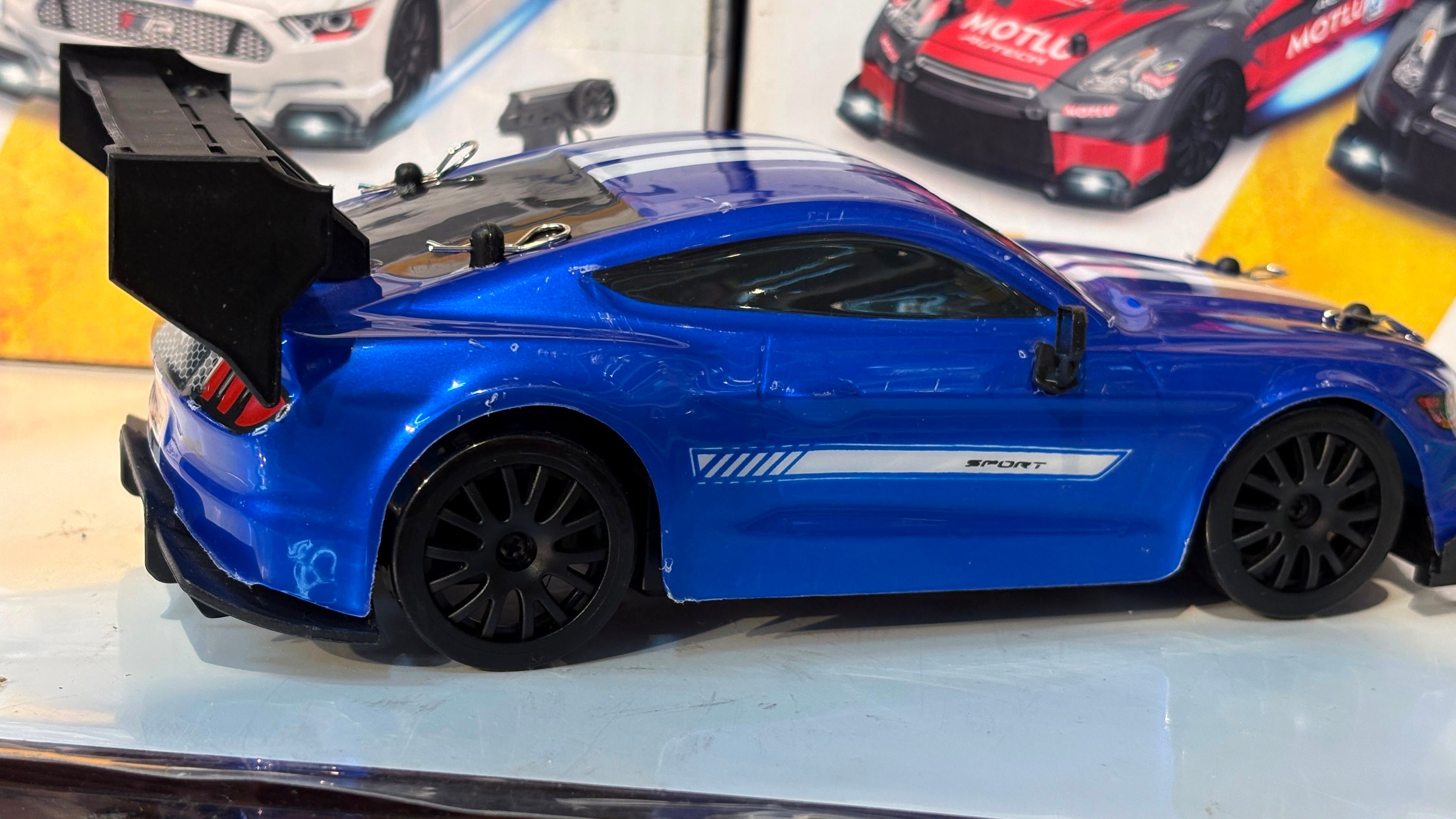 4WD Drift RC 20 Kmph 1:24 Scale with Proportional Acceleration and Speed Adjustments