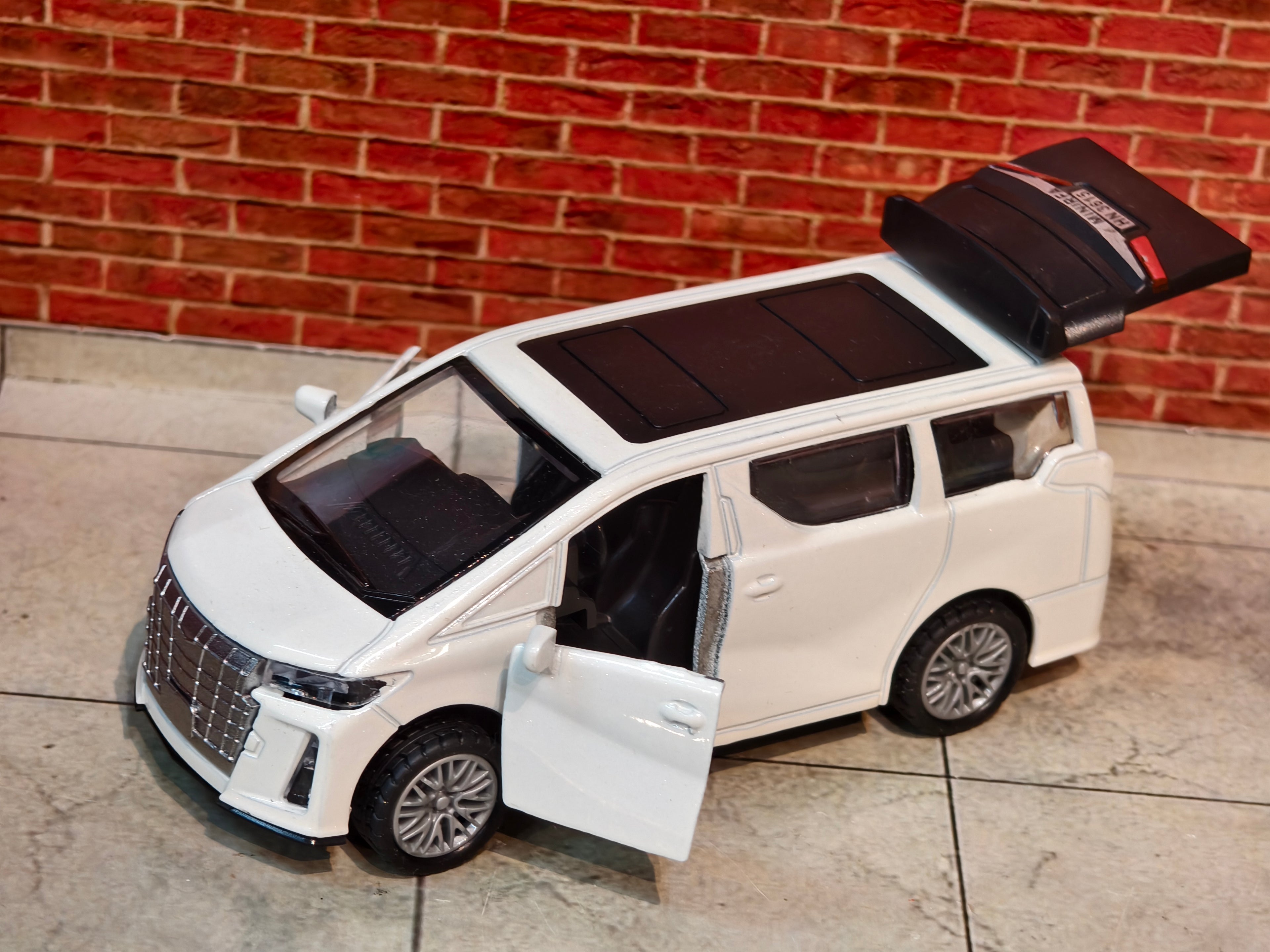 Toyota Vellfire 1:36 Scale with light Sound Simulation