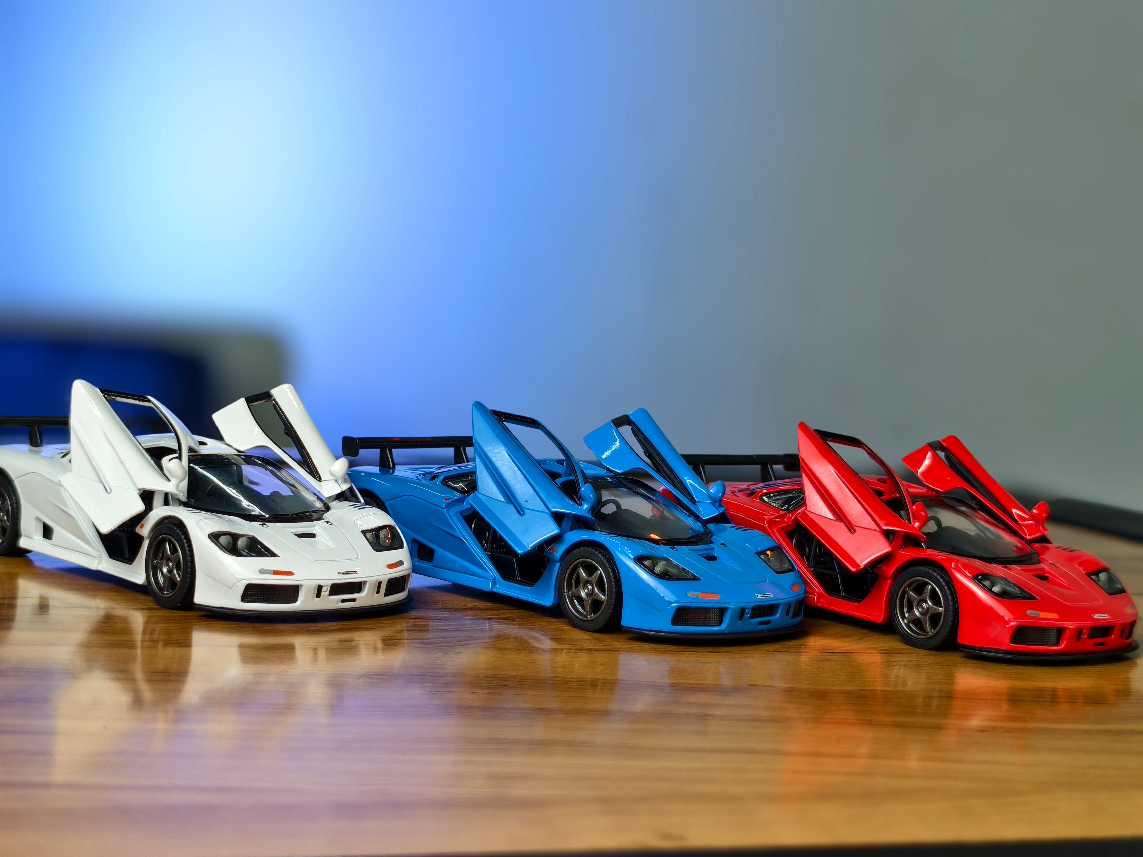 Kinsmart Official Licensed 1995 McLaren F1 GTR 1:34 Scale
