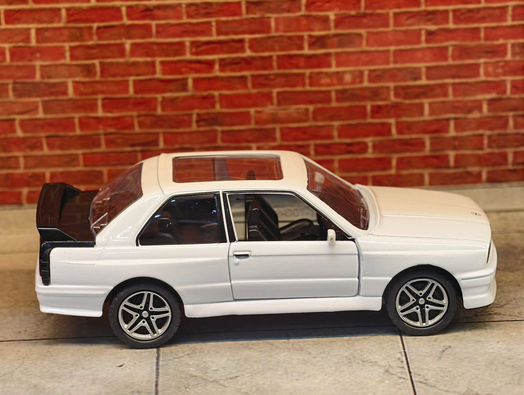 BMW M3 E 30 1:36 Scale Premium Detailing