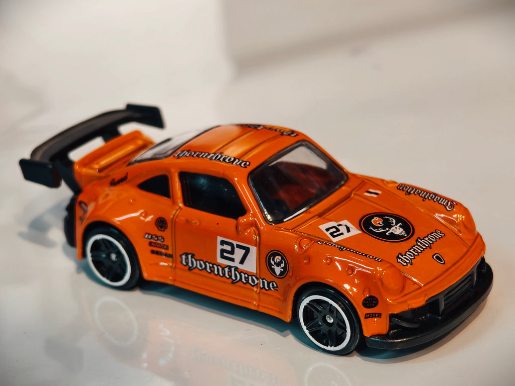Porsche 911 Turbo 930 1:64 in Acrylic Box