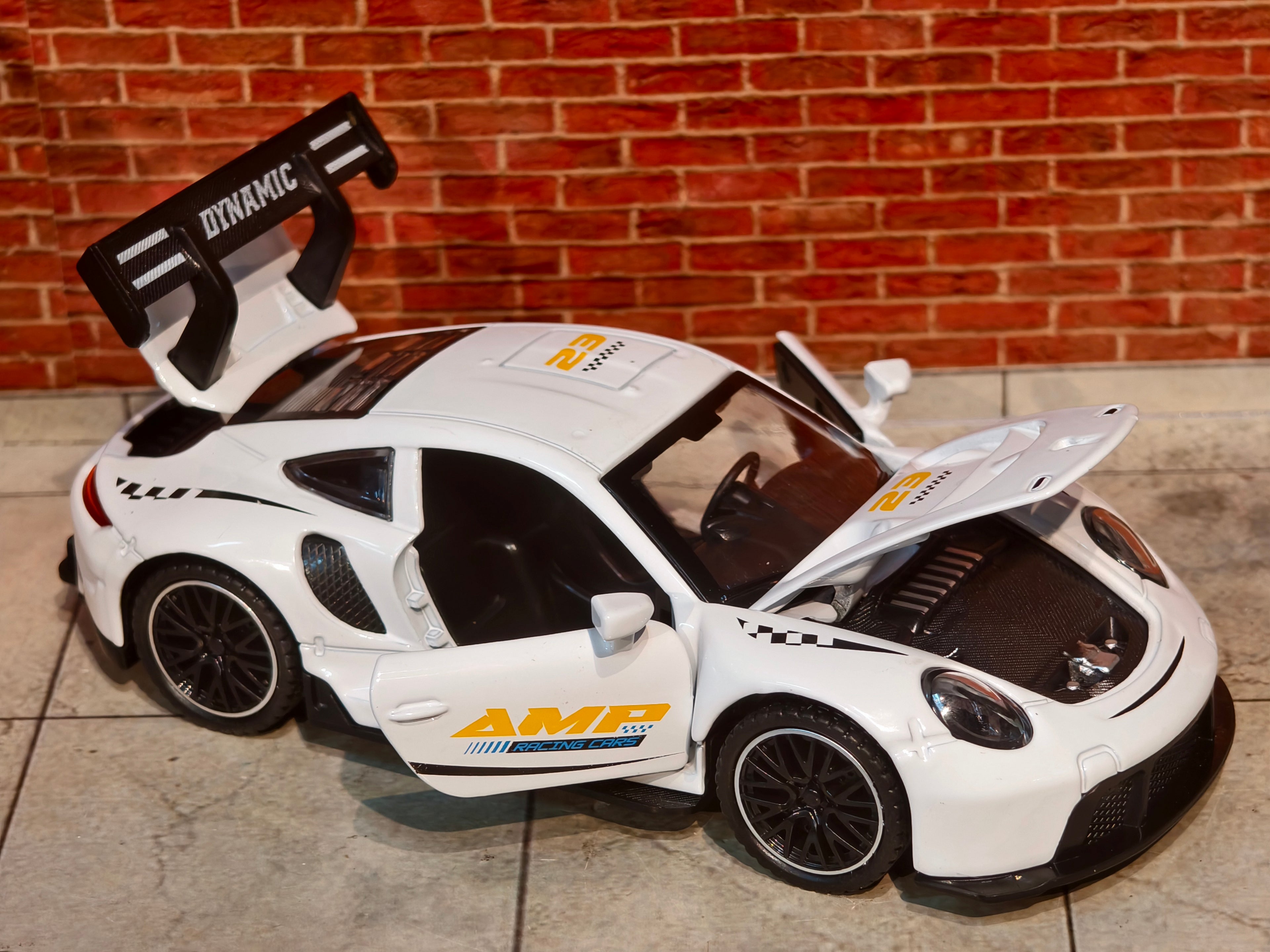 Porsche 911 GT3 RS 1:32 Scale Premium Detailing