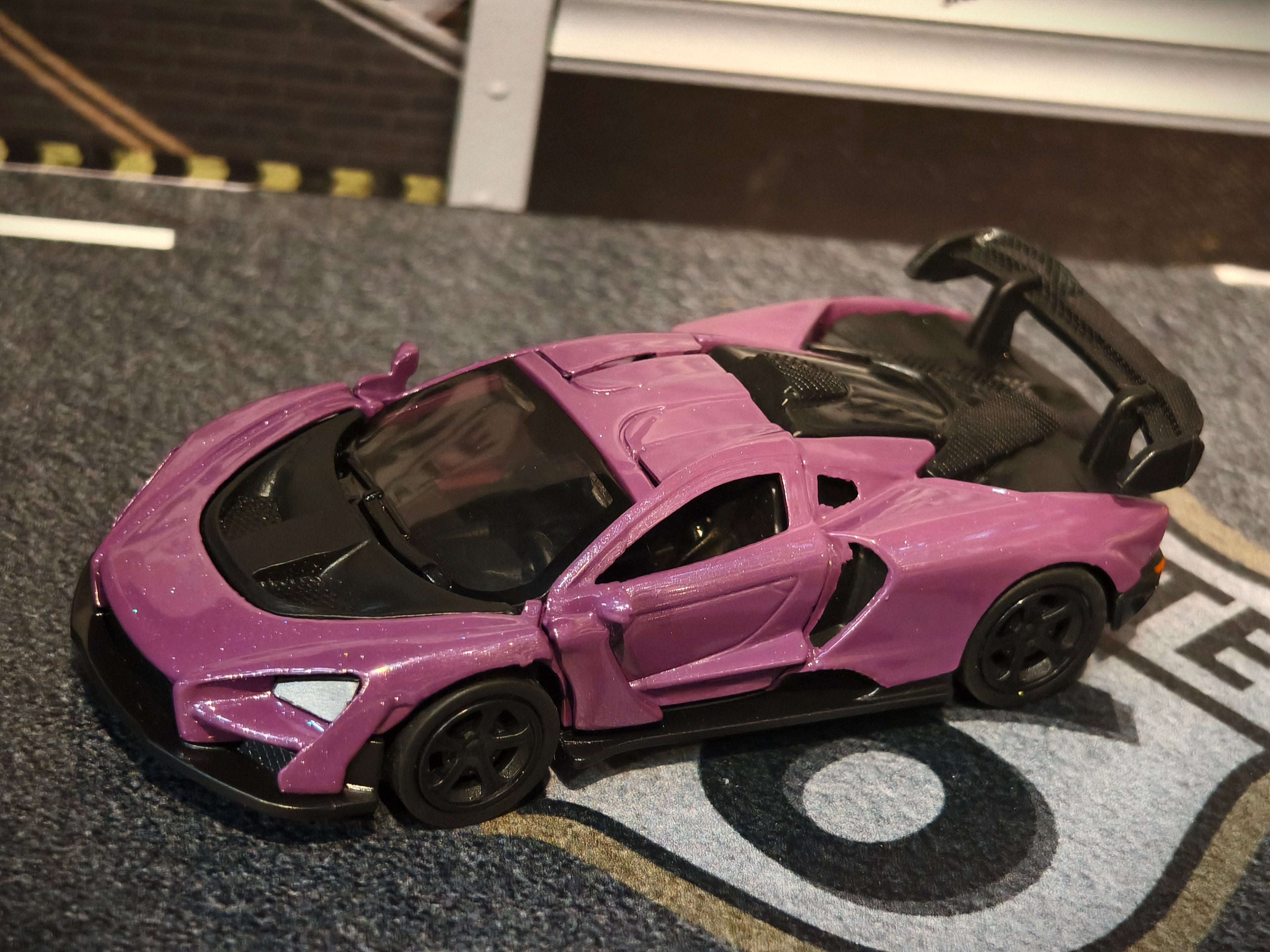 McLaren Senna 1:64 Scale Premium Detailing