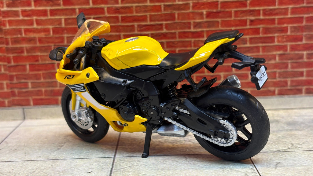 MSZ Official Licensed  Yamaha YZ R1 1:18 Scale Premium Detailing