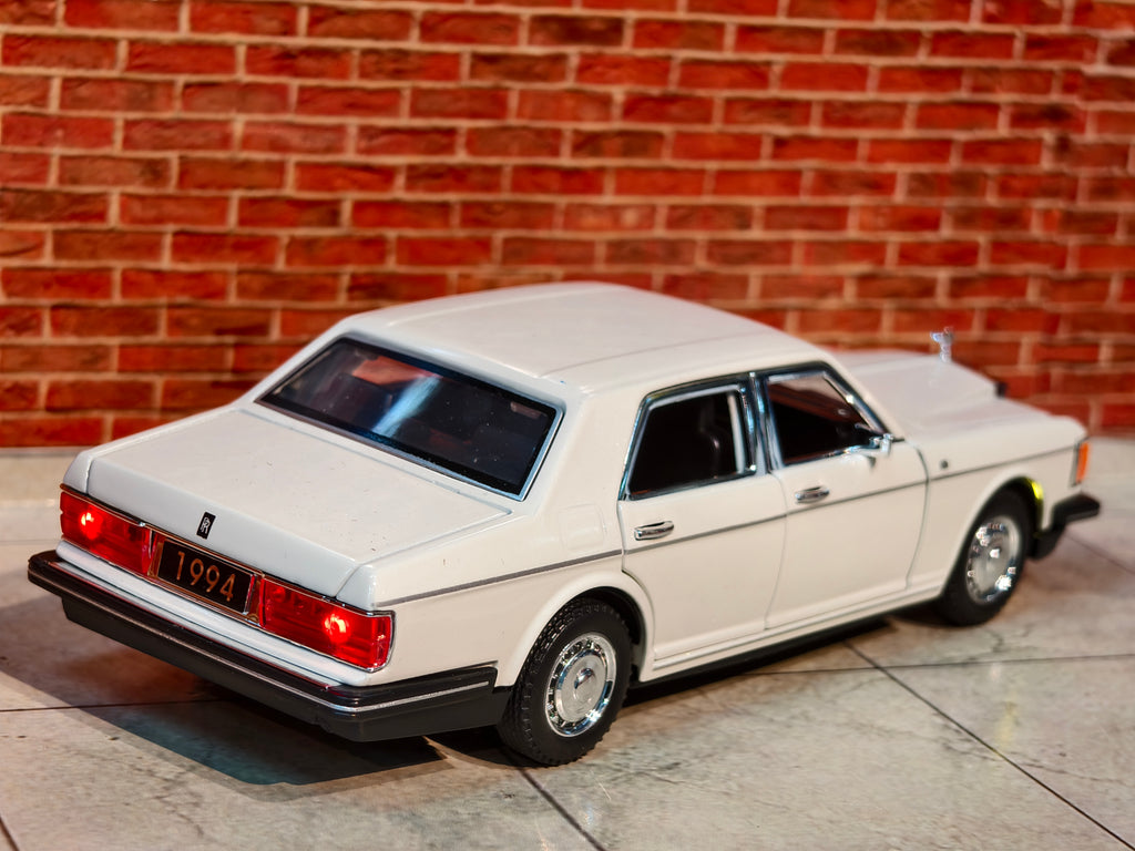 Classic Rolls Royce Silver Spur 1:32 Scale Premium Detailing