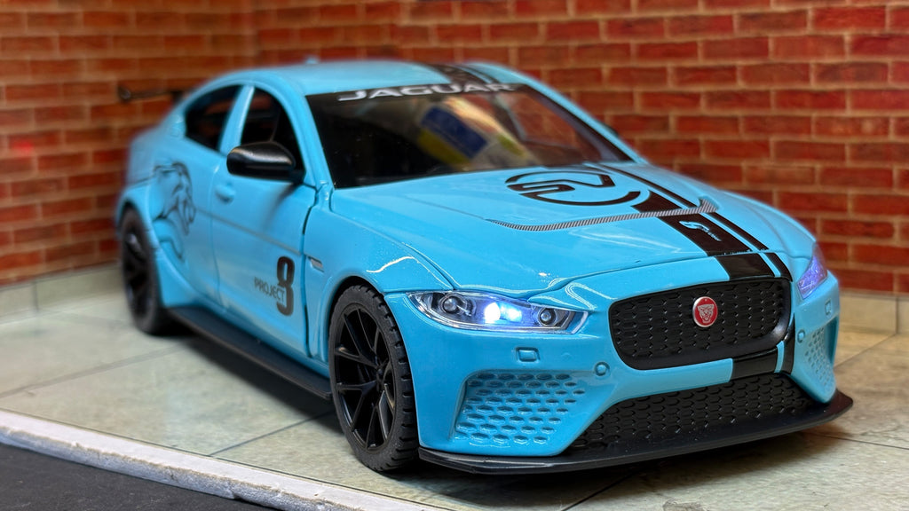 QY Official Licensed Jaguar Project 8 1:24 Scale
