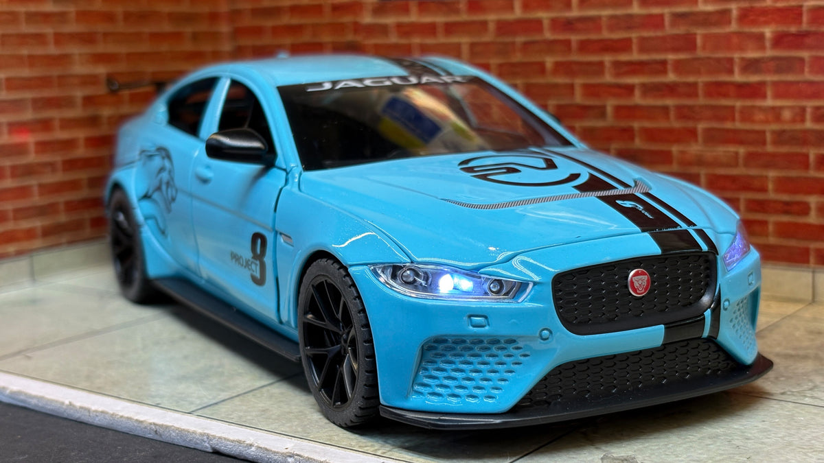 QY Official Licensed Jaguar Project 8 1:24 Scale