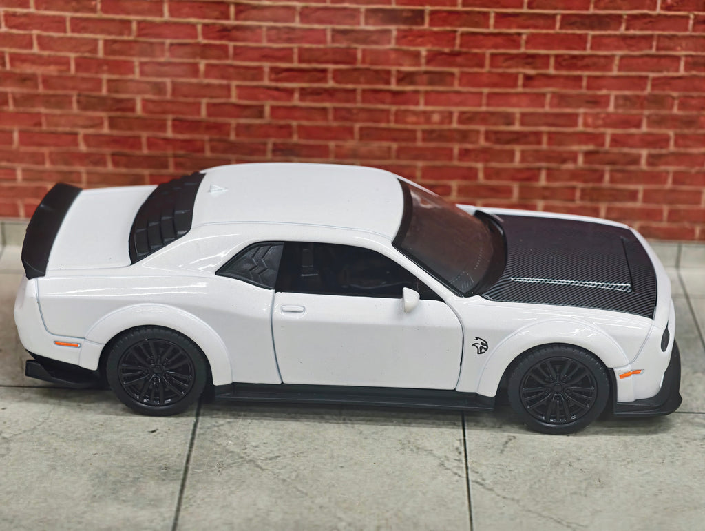 Dodge Challenger SRT 1:32 Scale