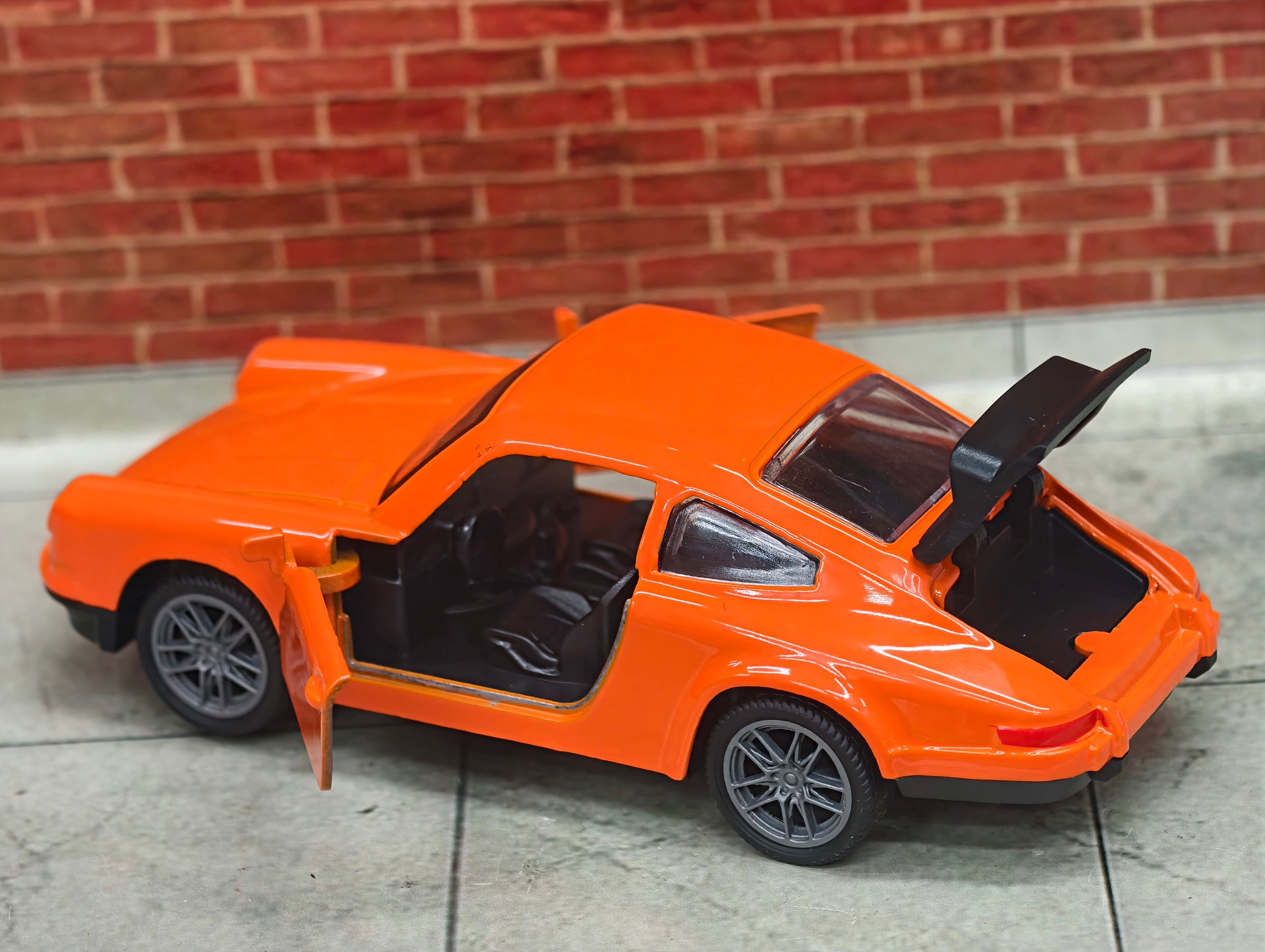 Classic Porsche 911 Turbo 1:36 Scale