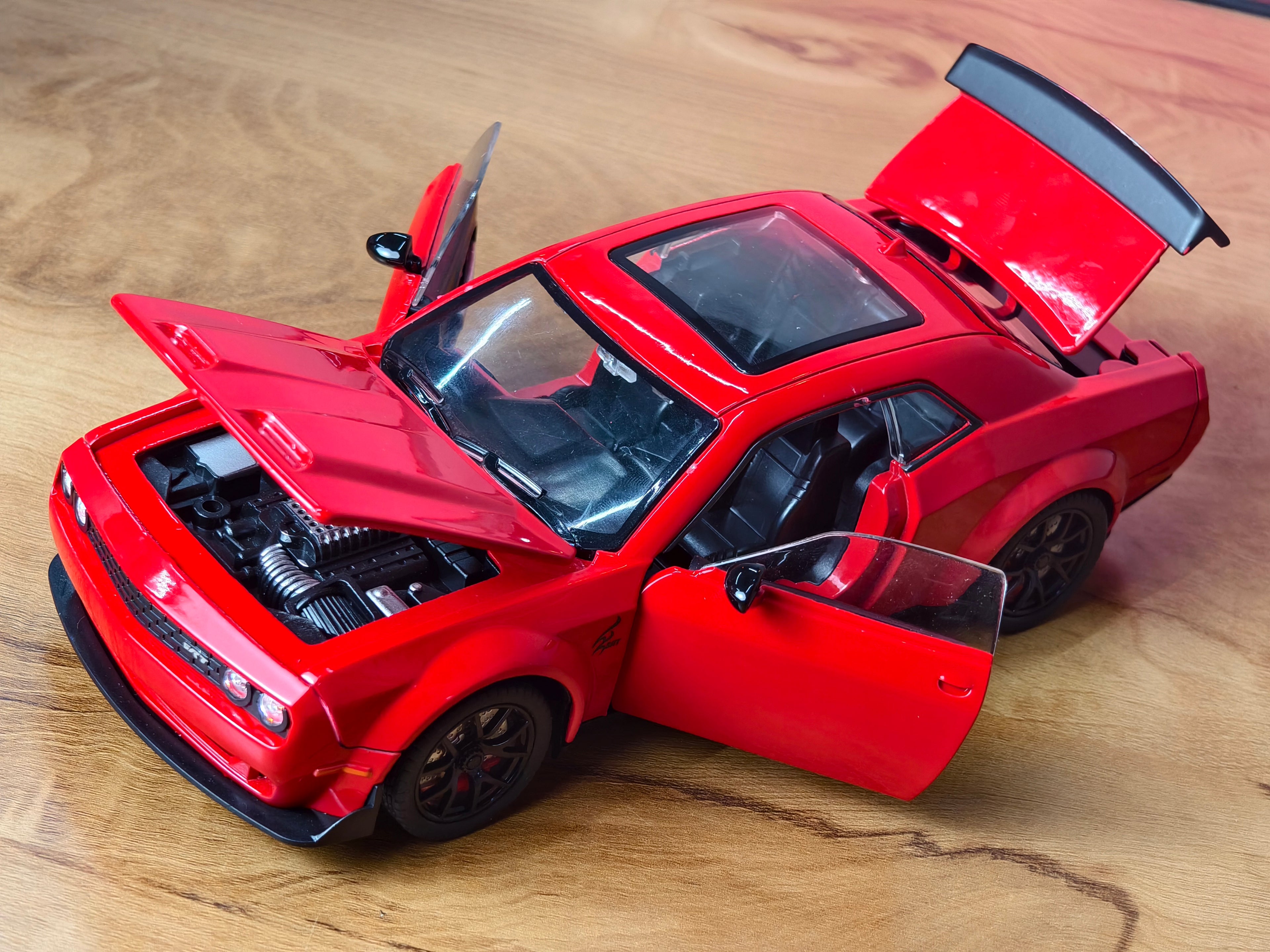 Dodge Challenger SRT 1:24 Scale