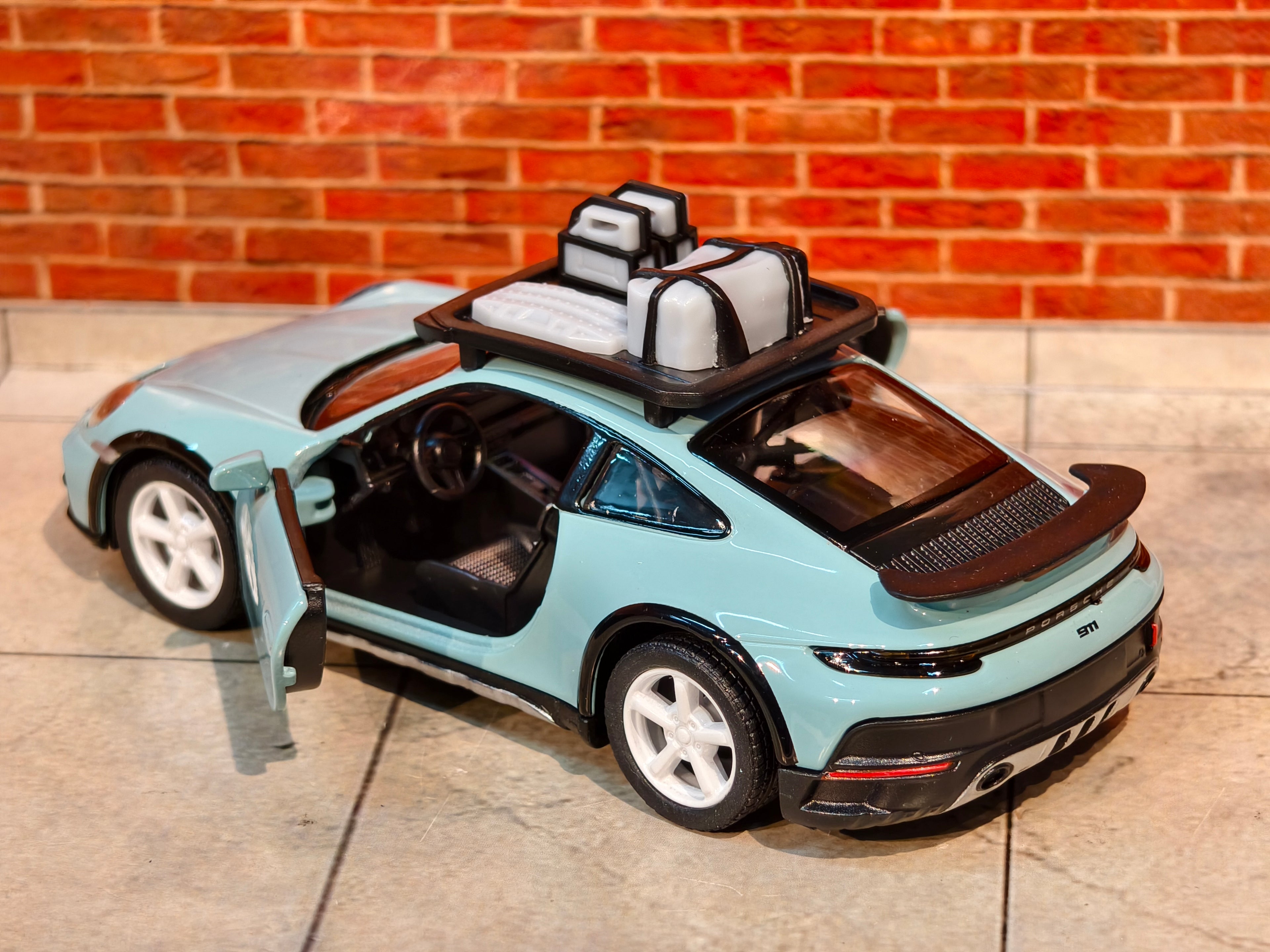 Kinsmart Official Licensed PORSCHE 911 RALLYE with Roof Rack 1:36 Scale