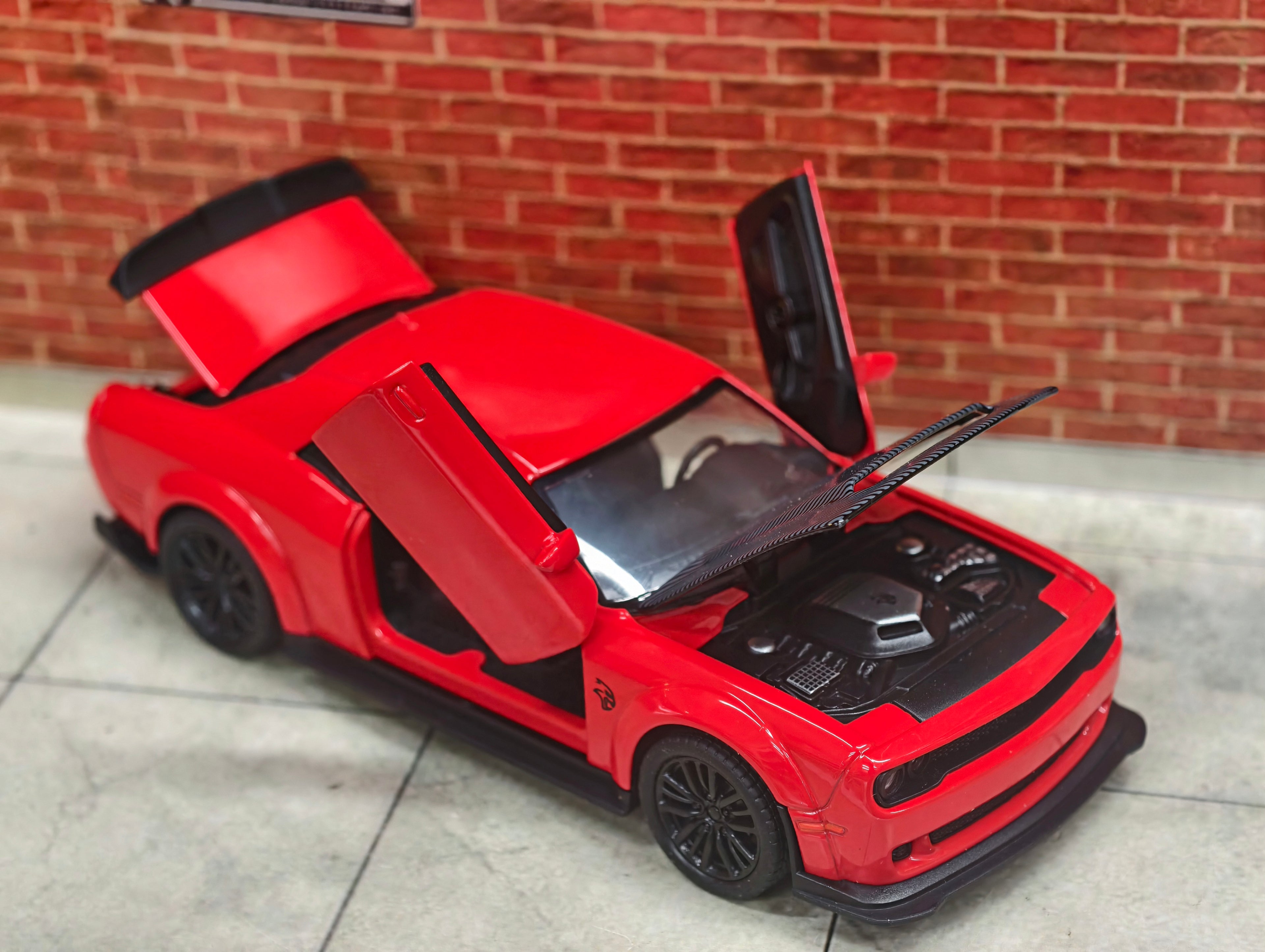Dodge Challenger SRT 1:32 Scale