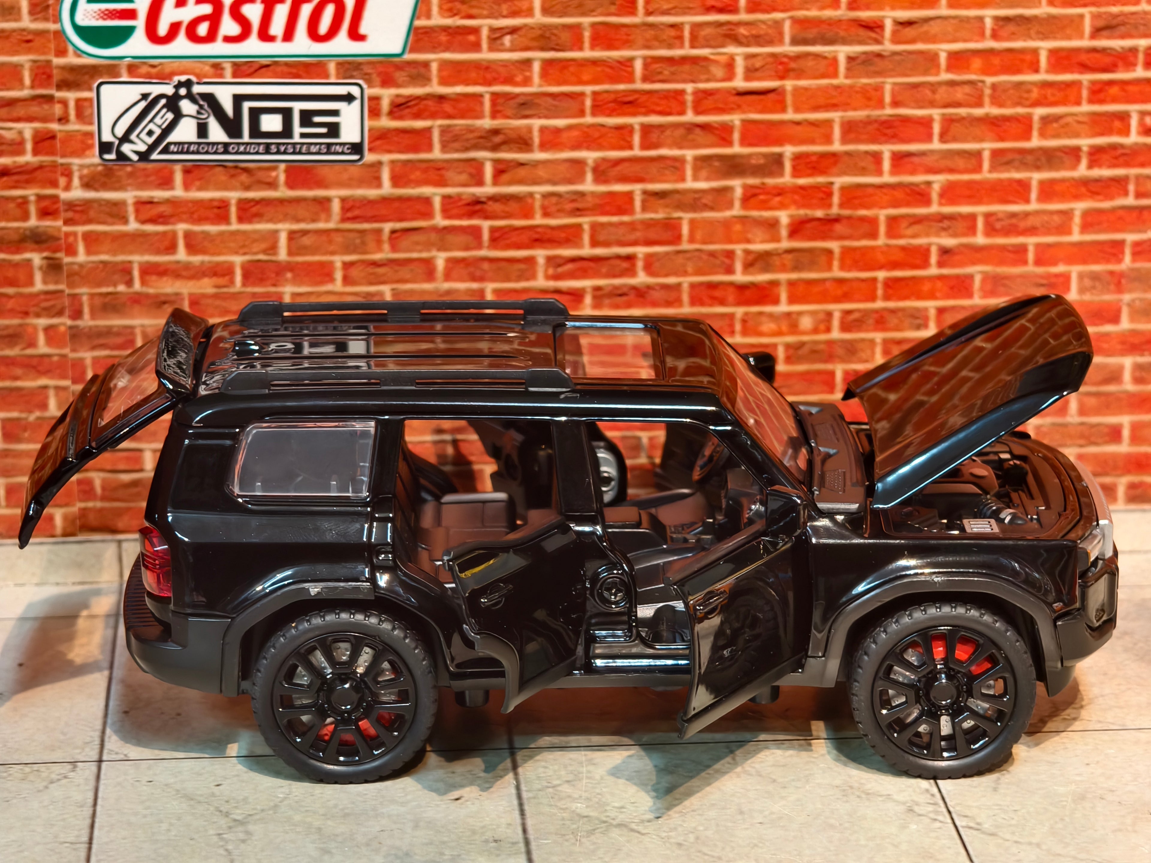 Toyota Land Cruiser Prado 1:32 Scale Premium Detailing
