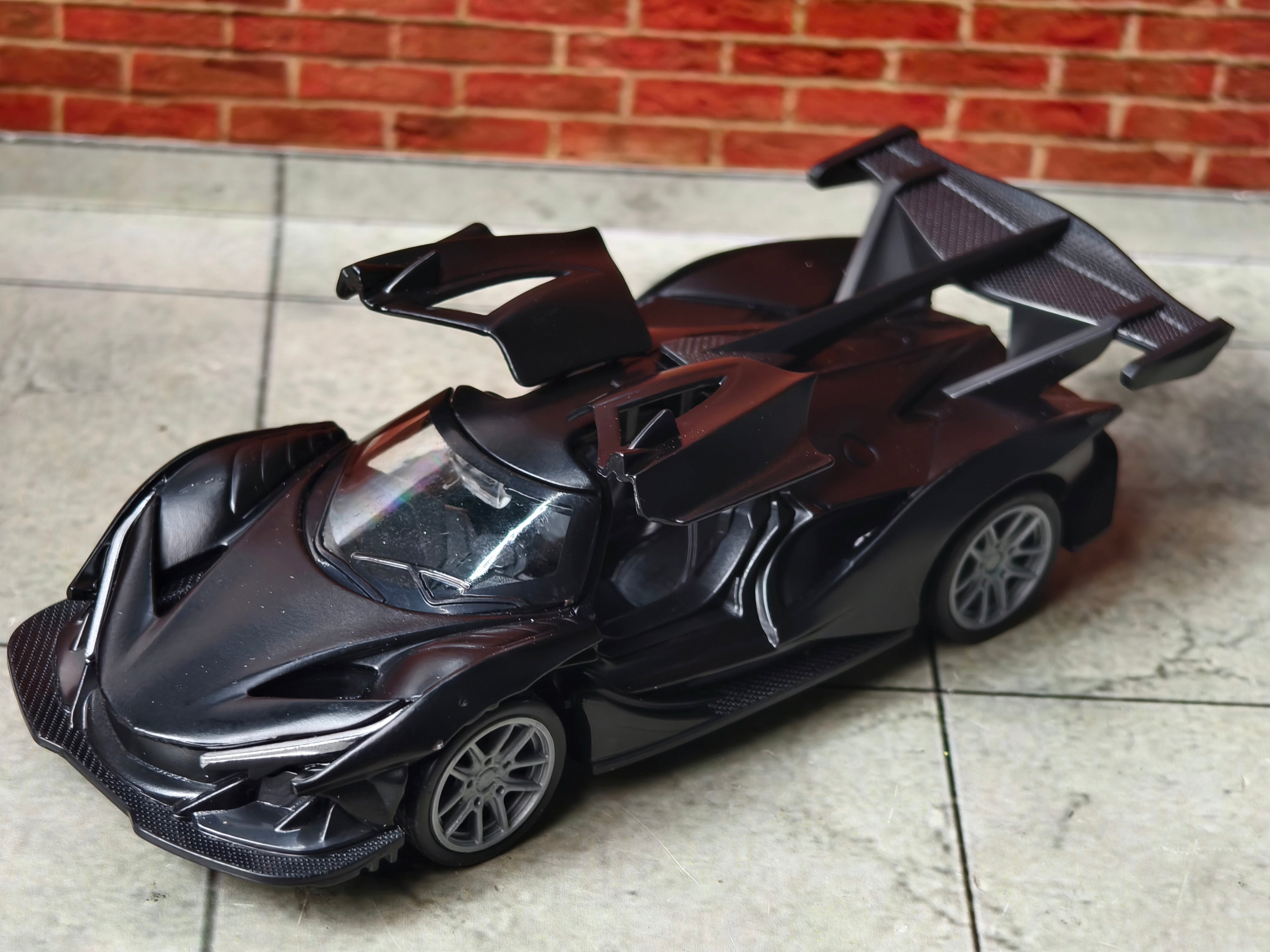 Apollo Intensa Emozione (IE) Hyper Car 1:43 Scale
