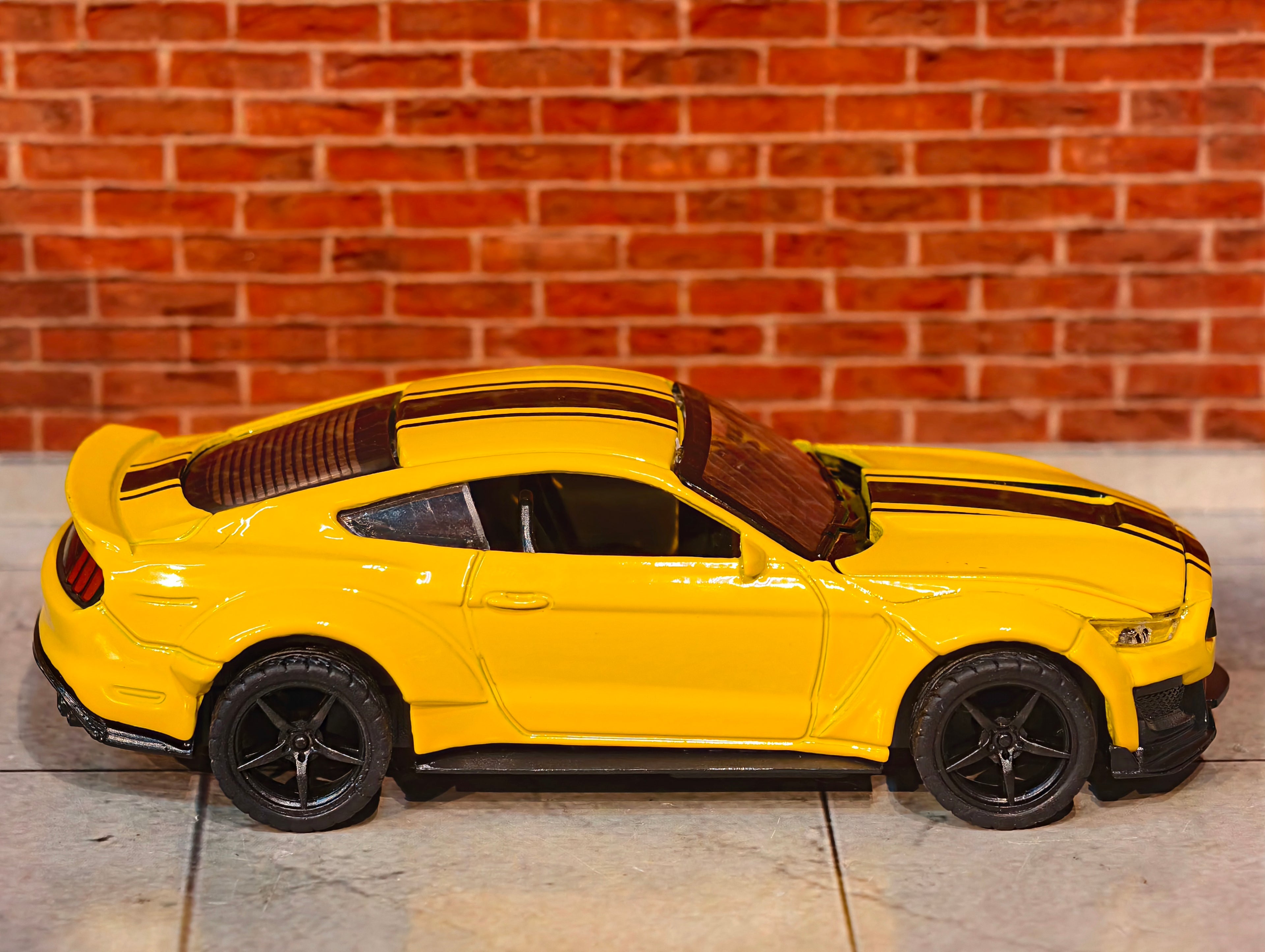 1:36 Scale Hood Openable Cars Premium detailing