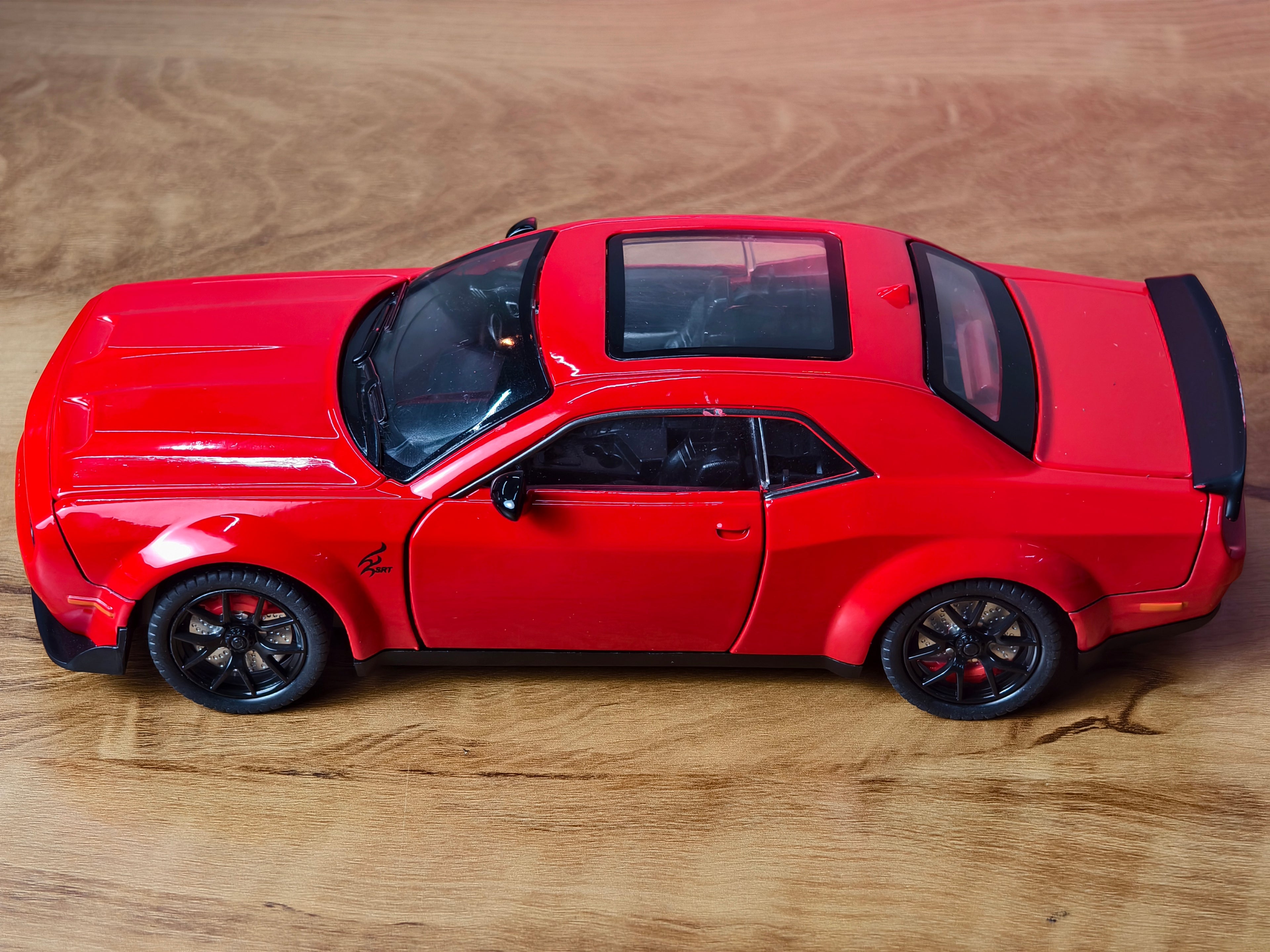 Dodge Challenger SRT 1:24 Scale