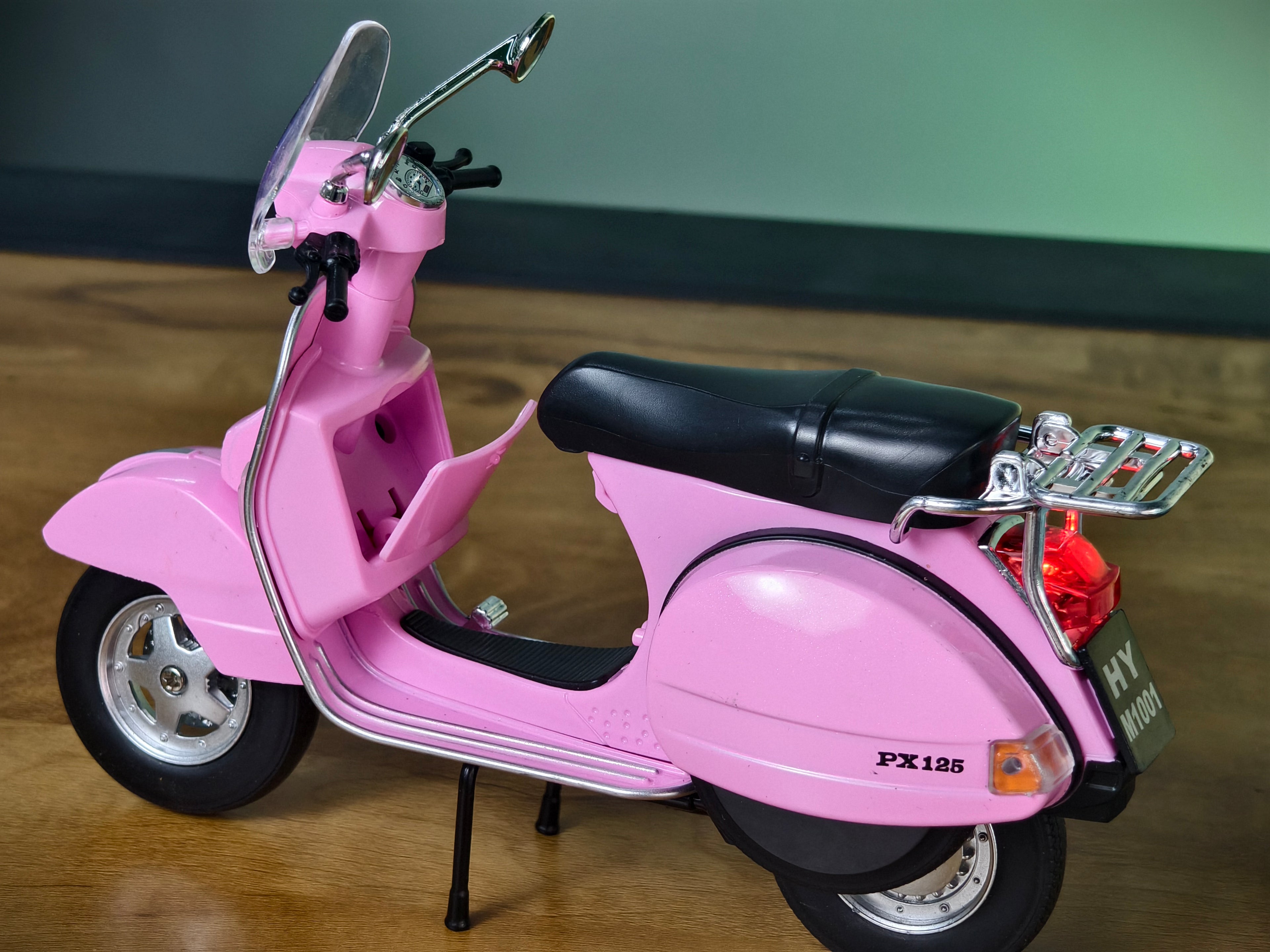 Vespa PX 150 1:10 Scale Premium Detailed Model with Openable Parts