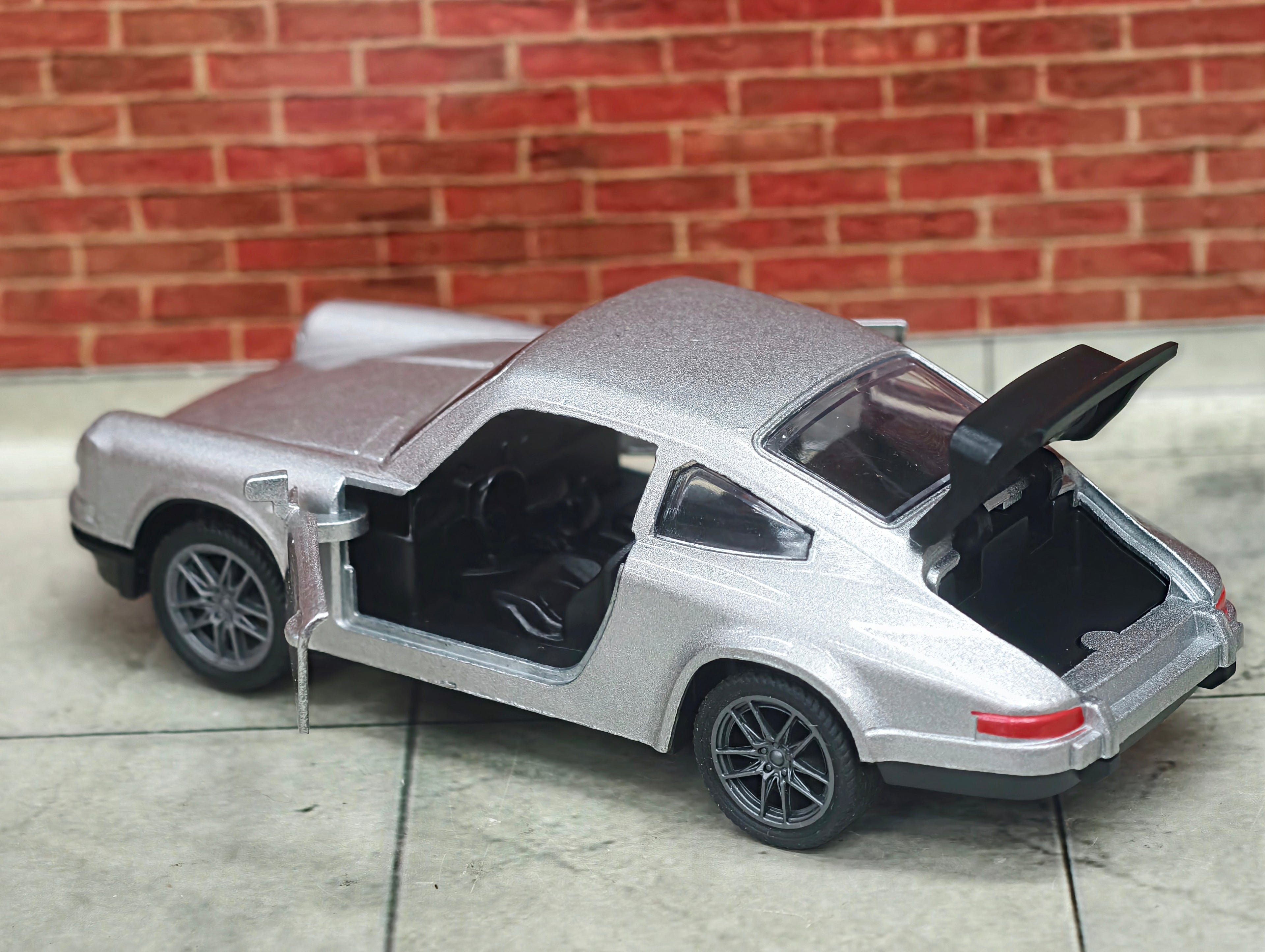 Classic Porsche 911 Turbo 1:36 Scale