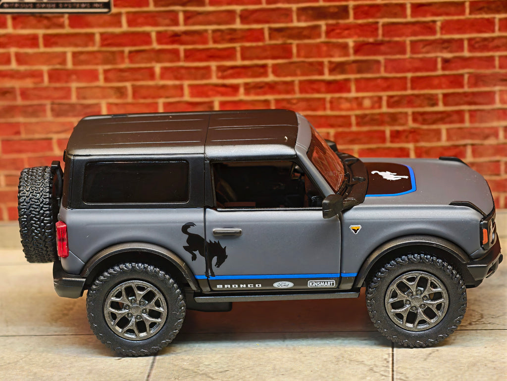 Kinsmart Official Licensed  2022 Ford Bronco 1:38 Scale