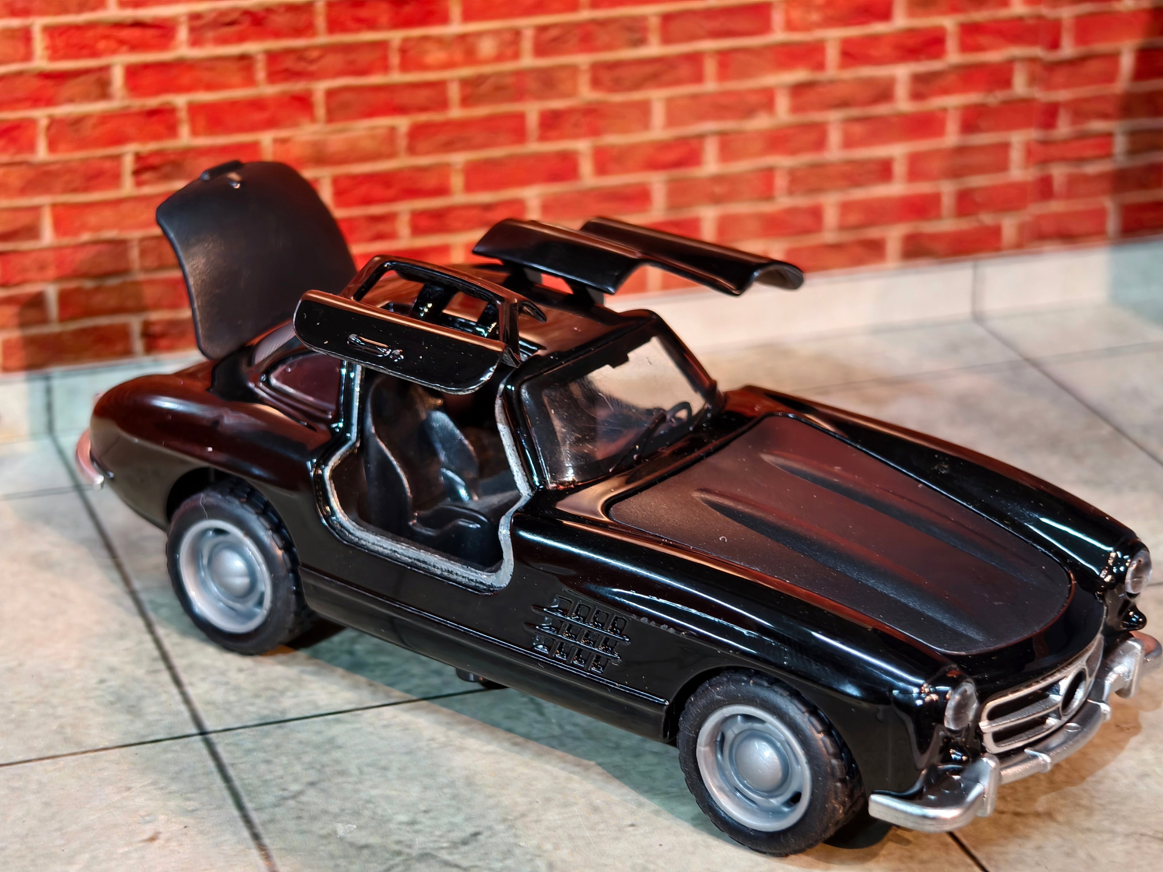 Mercedes Gullwing SL 300 1:36 Scale Premium Detailing