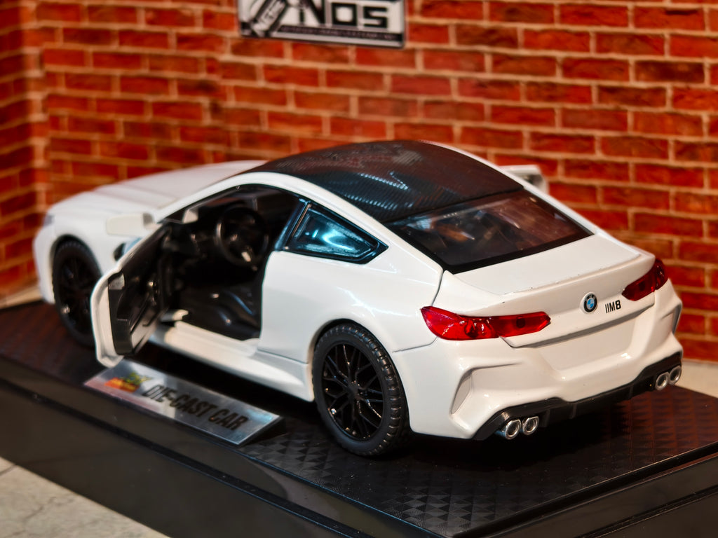 BMW M8 1:32 Scale Premium Detailing