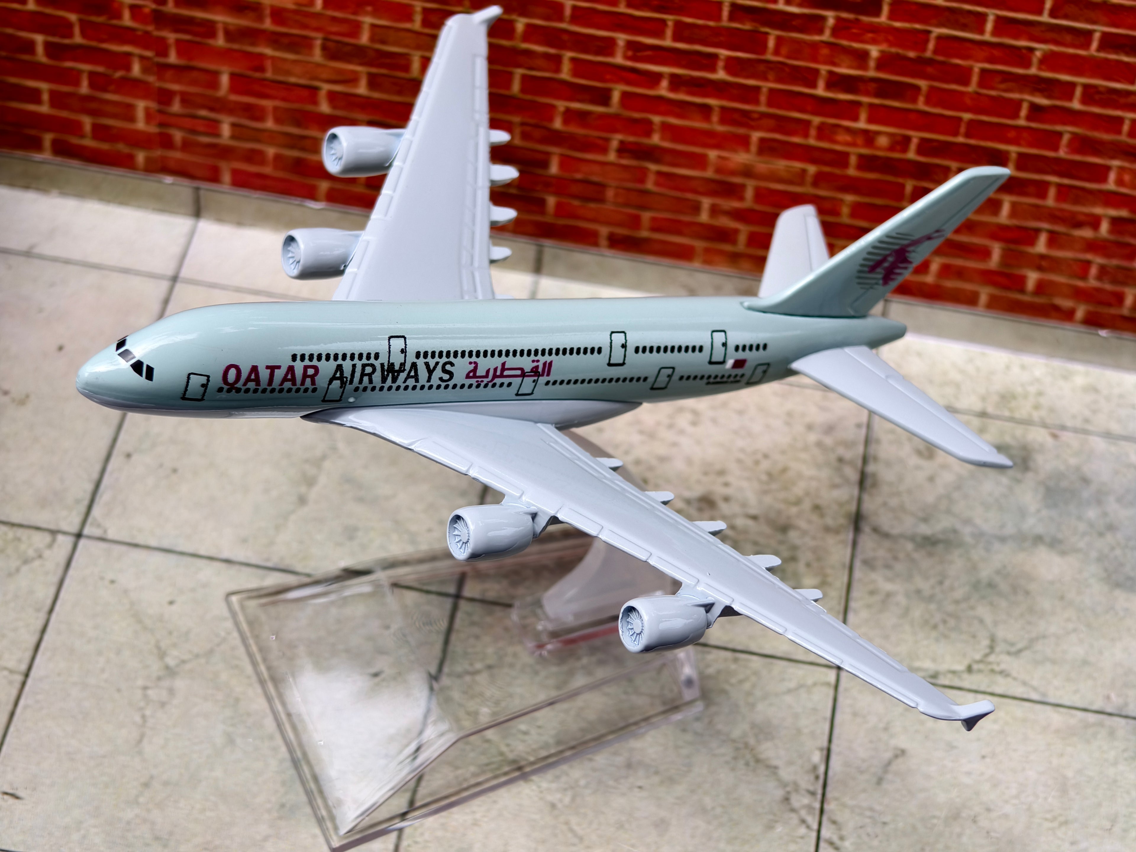Qatar Airways Airbus  A380 1:400 Scale (16 cm) Metal Diecast